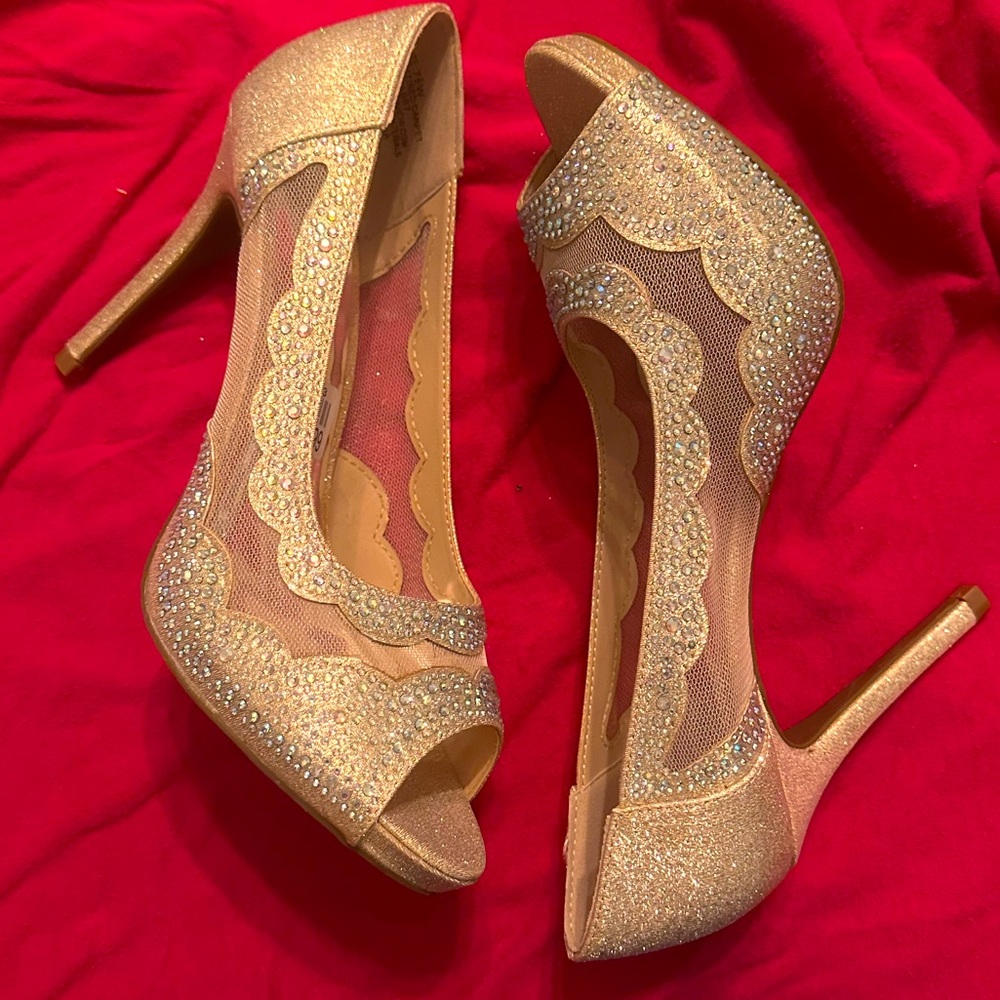3” formal heels gold sequins Hot Tomato brand new